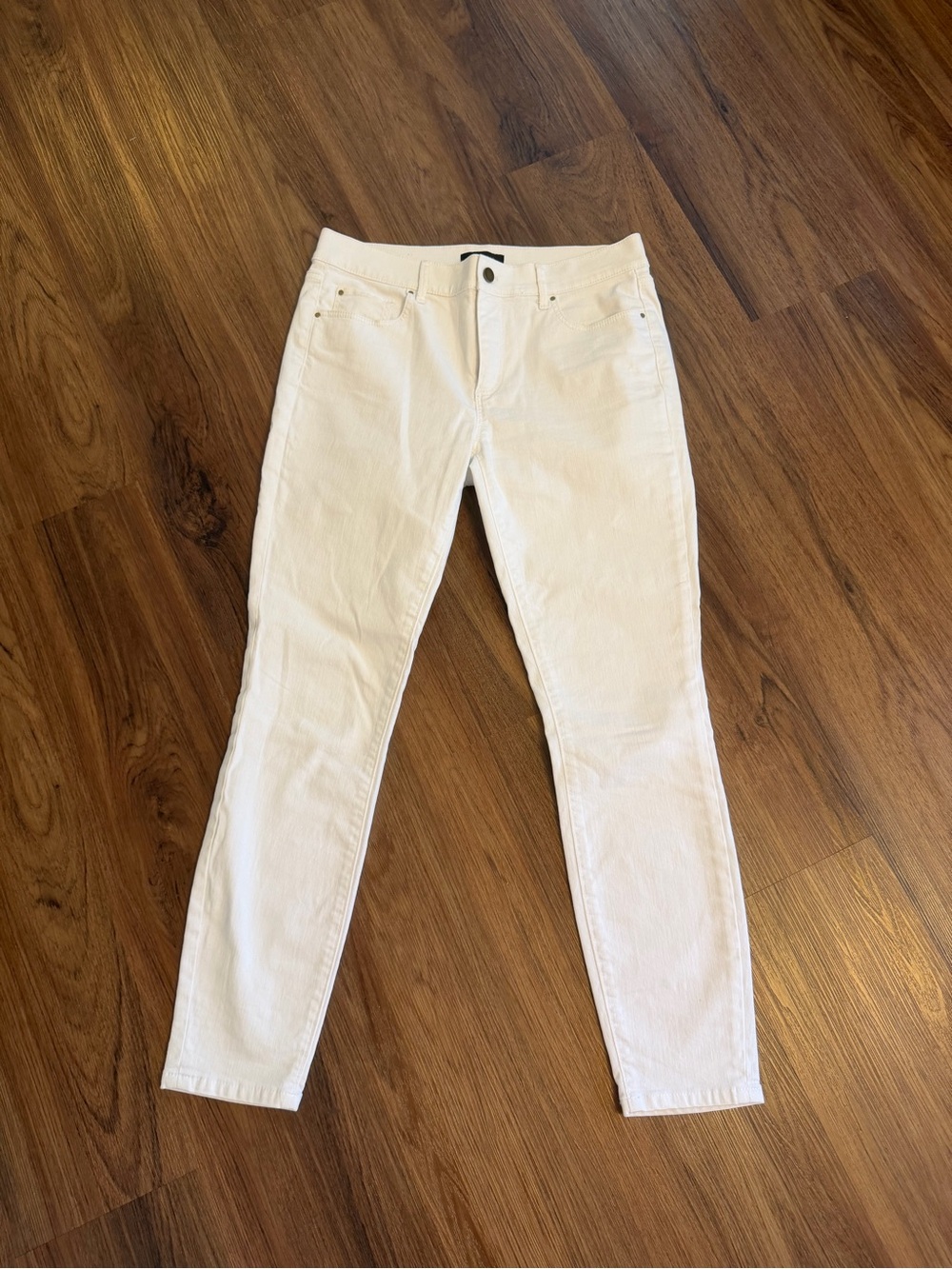 Ann Taylor White Denim Skinny Ankle. Sz 6